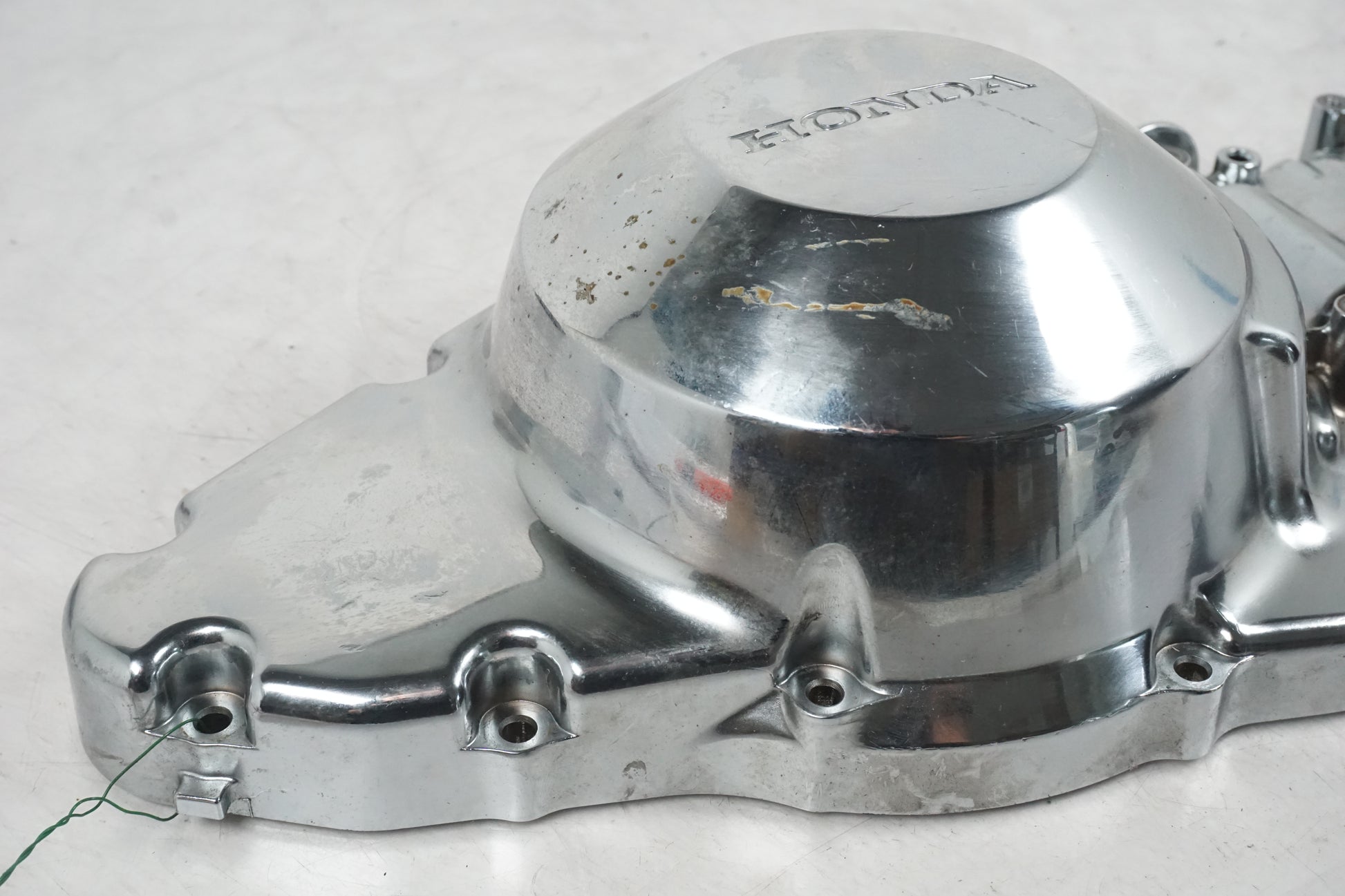 Baksidan på Generatorkåpa från en Honda VTX 1800 -2003 motorcykel.