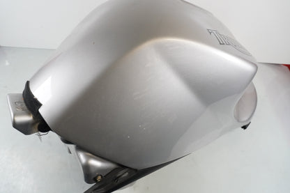 Extrabild2 på Bensintank från en Triumph Sprint ST -2005 motorcykel.