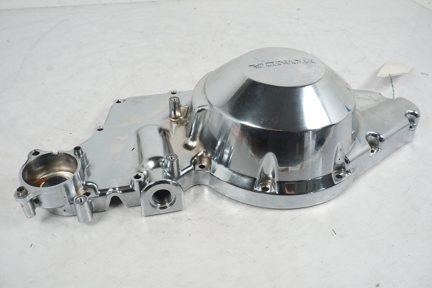 Extrabild1 på Generatorkåpa från en Honda VTX 1800 -2003 motorcykel.