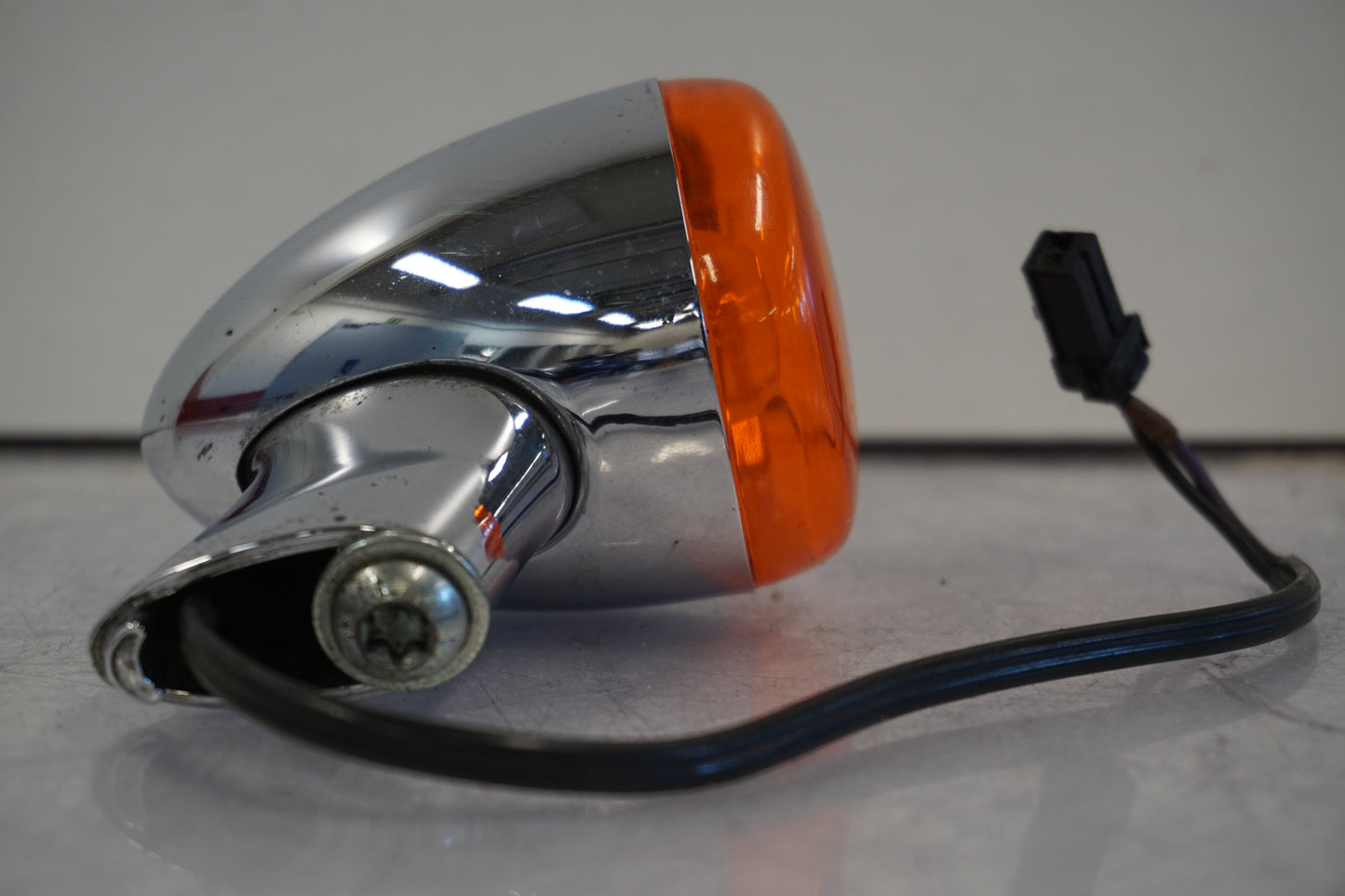 Snett uppifrån på Blinkers från en H-D Softail Night Train EFI FXSTBI -2006 motorcykel.