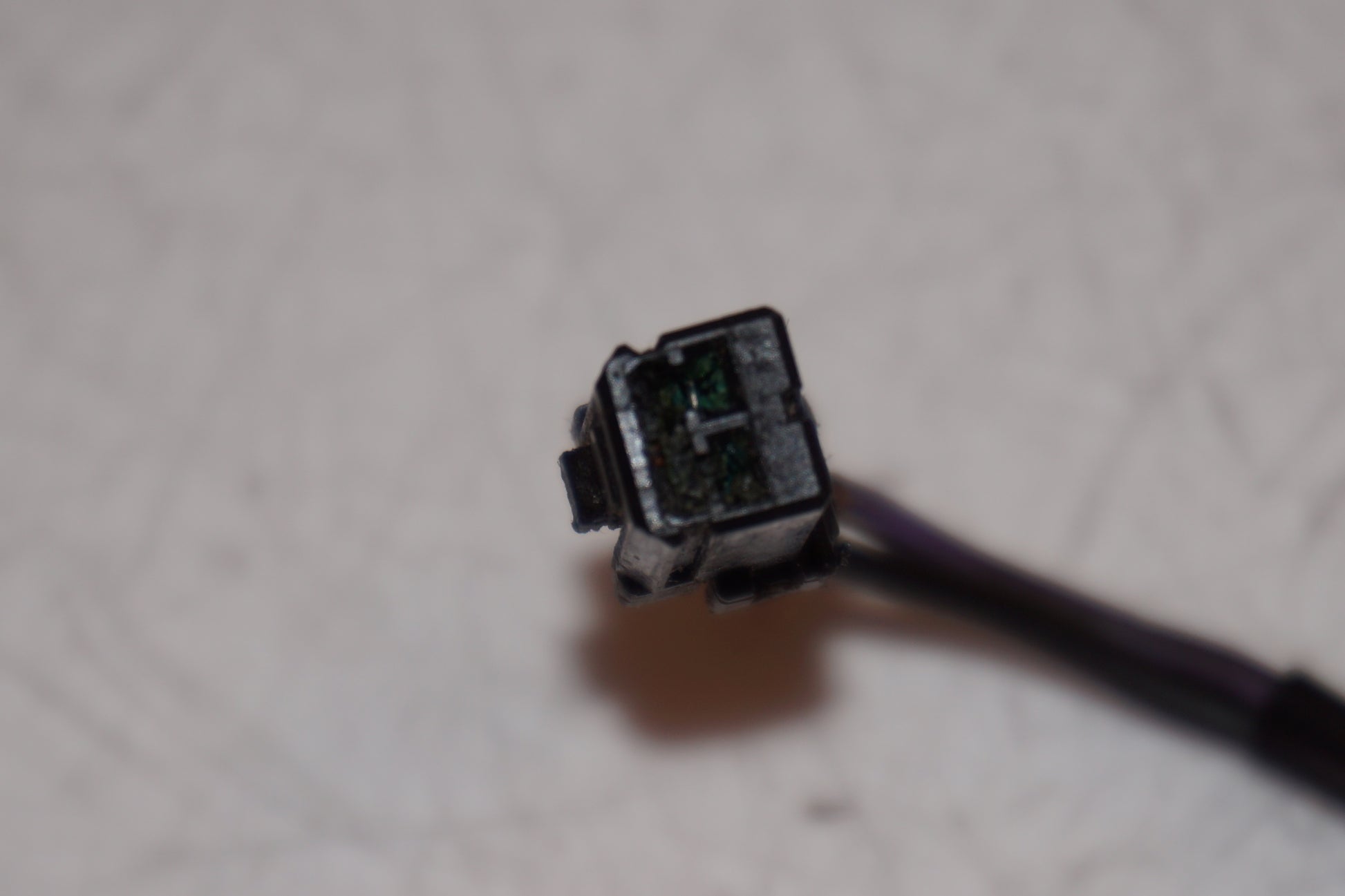 Snett nerifrån på Blinkers från en H-D Softail Night Train EFI FXSTBI -2006 motorcykel.