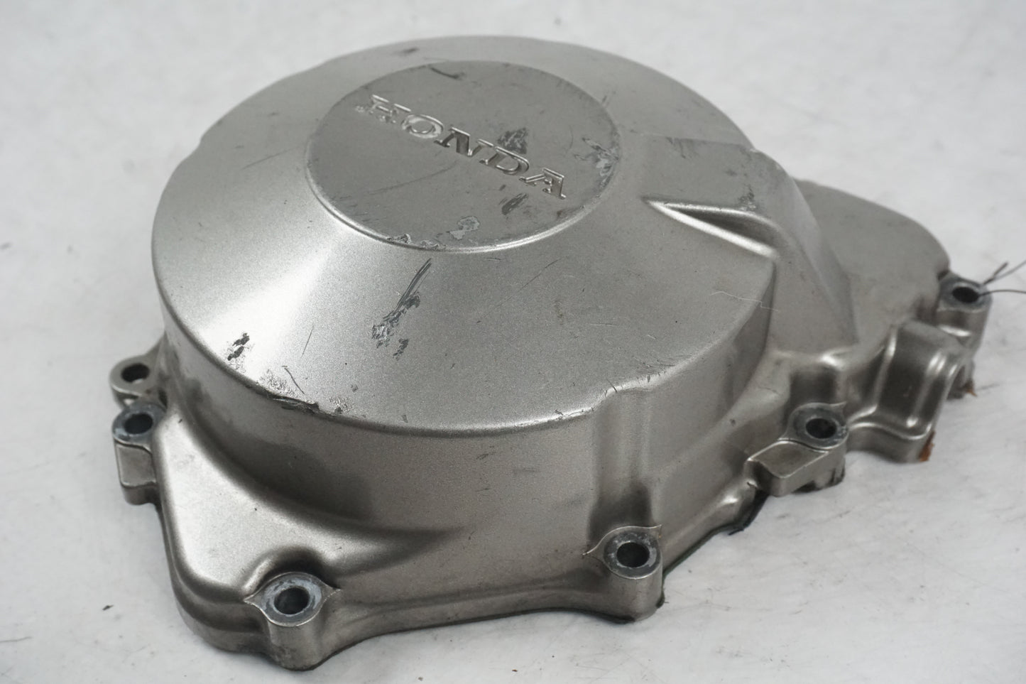 Höger sida på Generatorkåpa från en Honda CB 600 Hornet -1998 motorcykel.