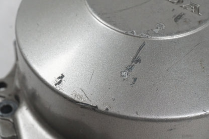 Vänster sida på Generatorkåpa från en Honda CB 600 Hornet -1998 motorcykel.