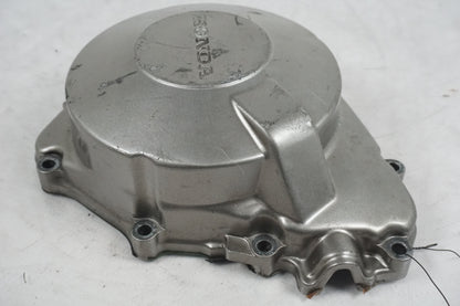 Snett nerifrån på Generatorkåpa från en Honda CB 600 Hornet -1998 motorcykel.