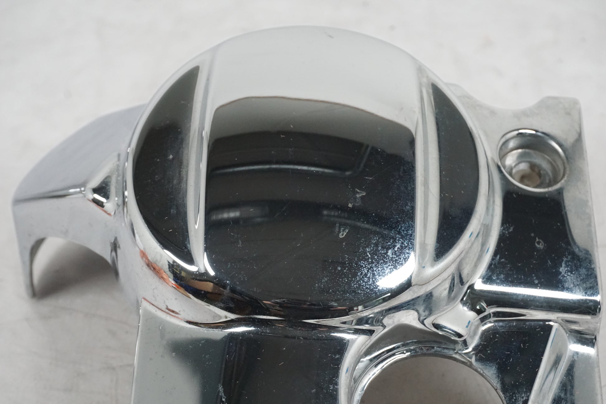 Vänster sida på Motorkåpa från en Yamaha XVS 650 -1997 motorcykel.