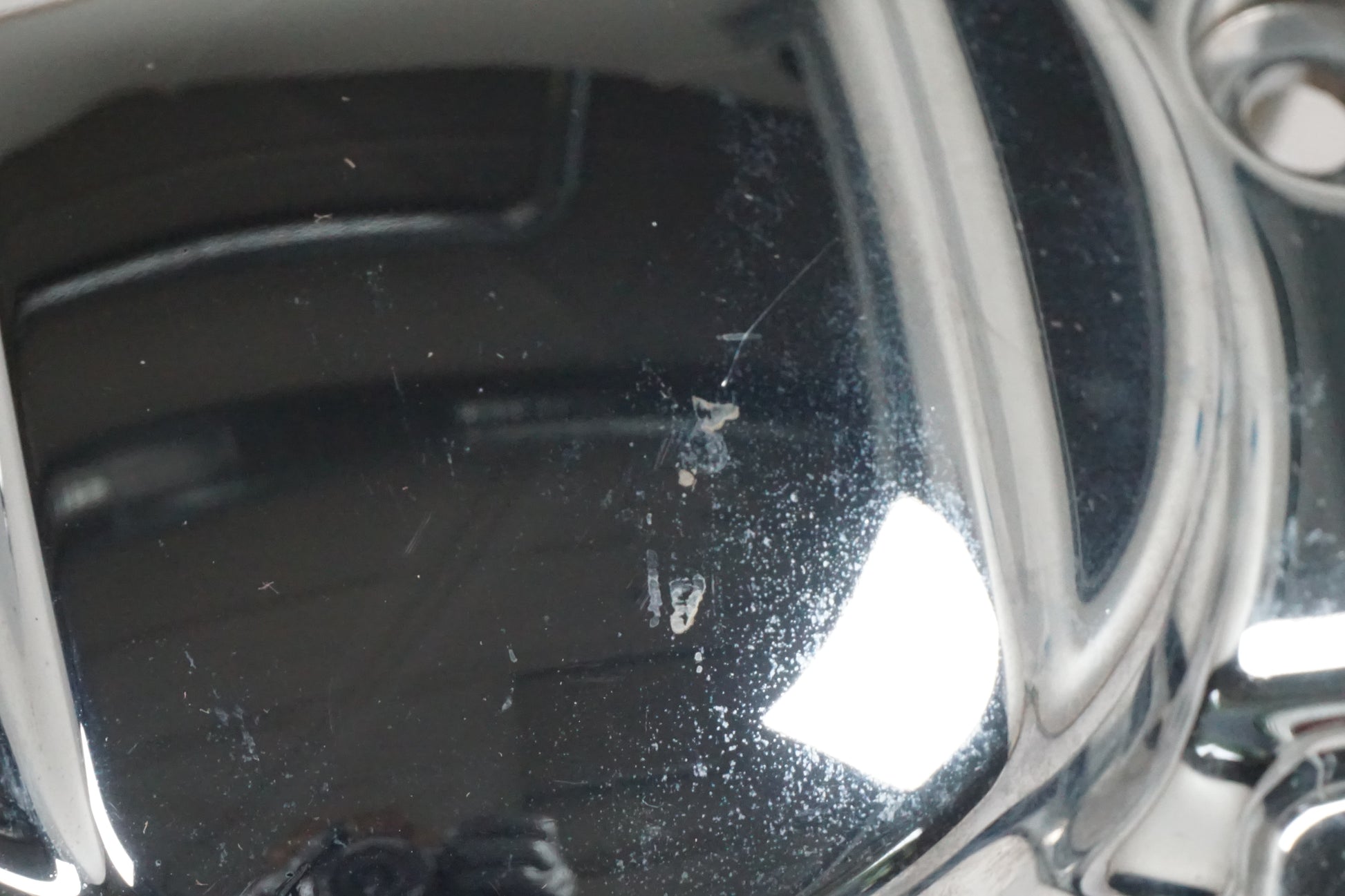 Snett uppifrån på Motorkåpa från en Yamaha XVS 650 -1997 motorcykel.