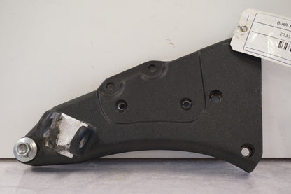 Framsidan på Fotpinnefäste från en Buell XB 12 -2009 motorcykel.