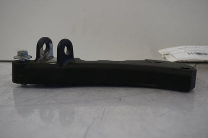 Baksidan på Fotpinnefäste från en Buell XB 12 -2009 motorcykel.