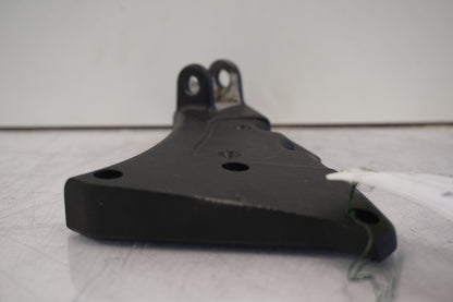 Höger sida på Fotpinnefäste från en Buell XB 12 -2009 motorcykel.