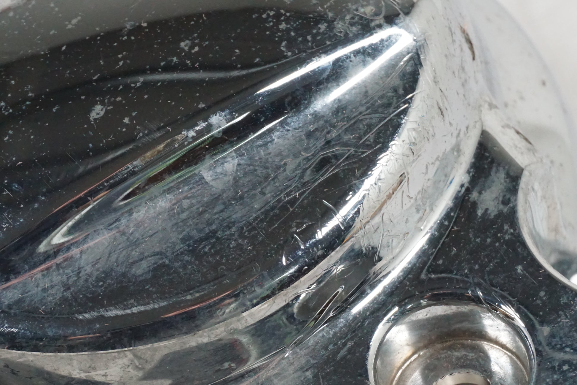 Höger sida på Motorkåpa från en Yamaha XVS 650 -1998 motorcykel.