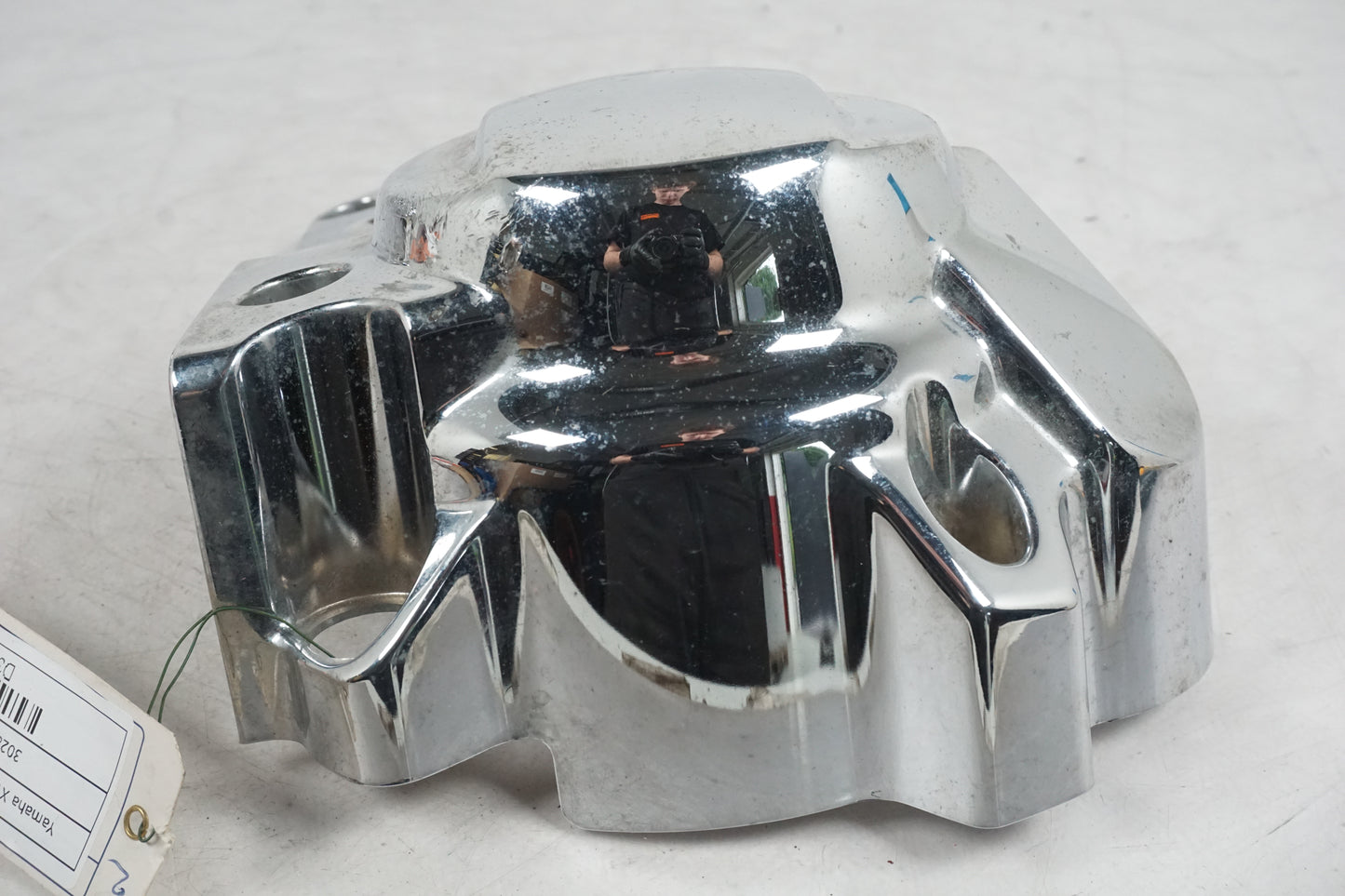 Snett nerifrån på Motorkåpa från en Yamaha XVS 650 -1998 motorcykel.