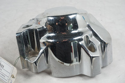 Snett nerifrån på Motorkåpa från en Yamaha XVS 650 -1998 motorcykel.