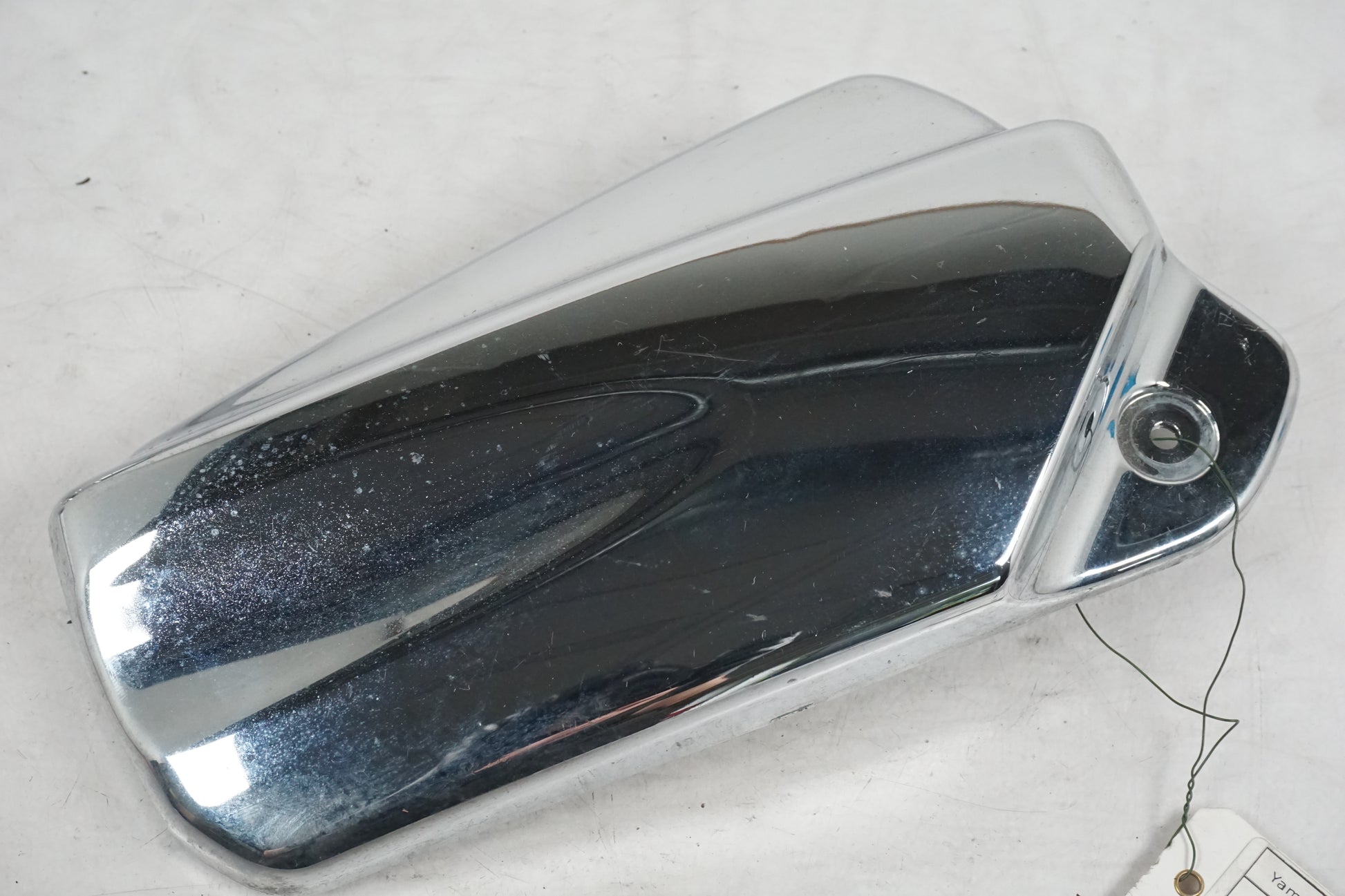 Framsidan på Motorkåpa från en Yamaha XVS 1100 -2003 motorcykel.