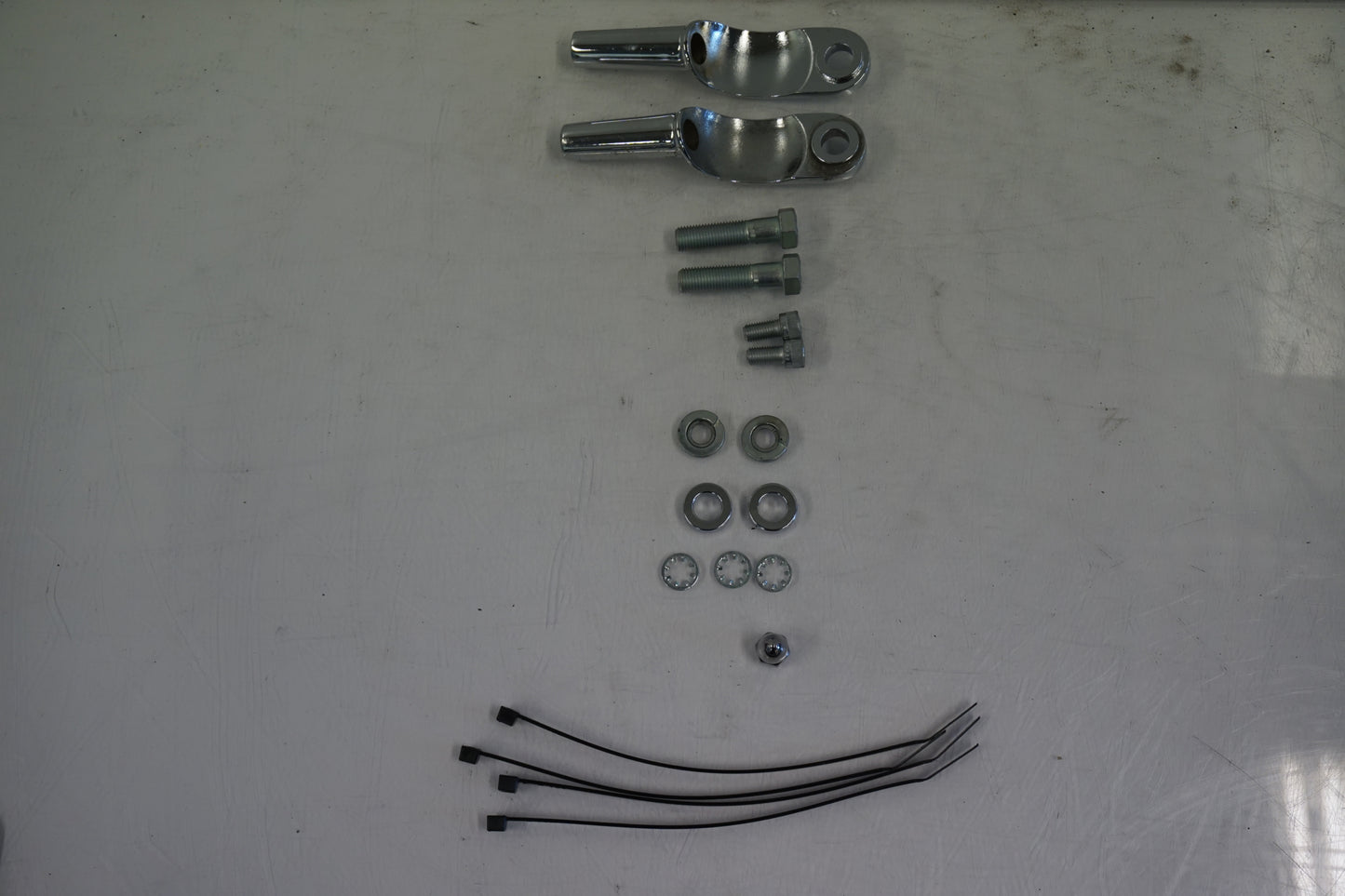 Framsidan på Blinkersfäste från en H-D Softail Custom FXSTC -2007 motorcykel.