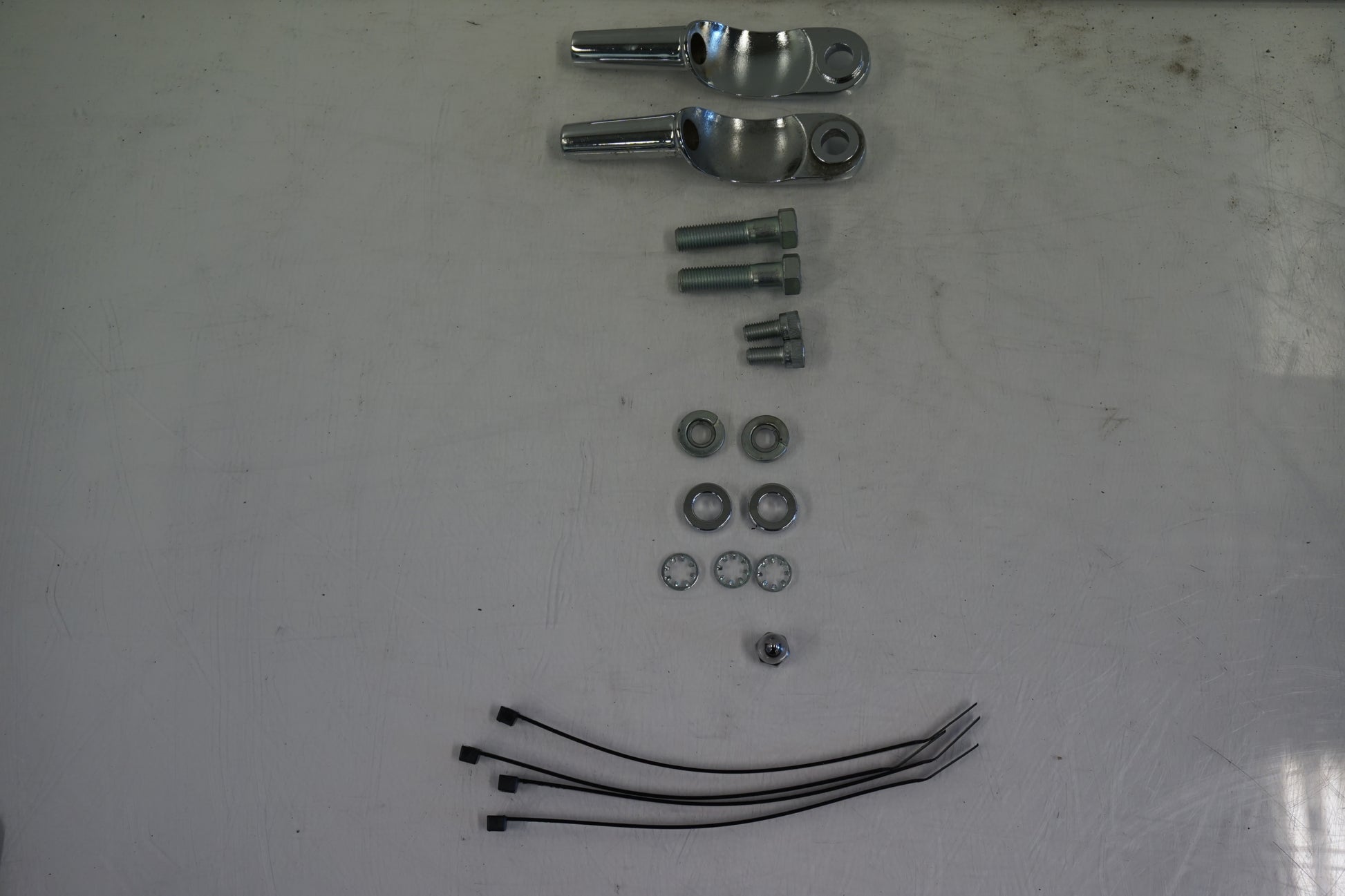 Framsidan på Blinkersfäste från en H-D Softail Custom FXSTC -2007 motorcykel.