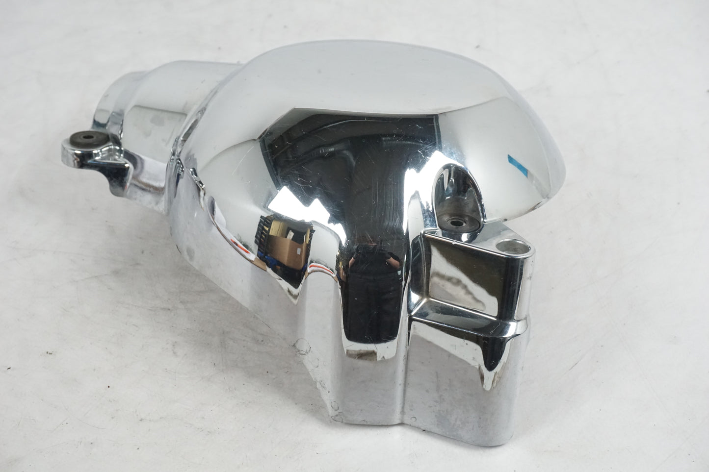 Snett uppifrån på Motorkåpa från en Yamaha XVS 650 -1997 motorcykel.