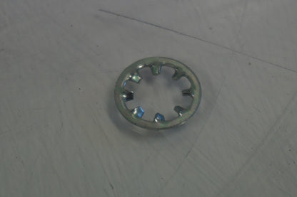 Snett nerifrån på Blinkersfäste från en H-D Softail Custom FXSTC -2007 motorcykel.