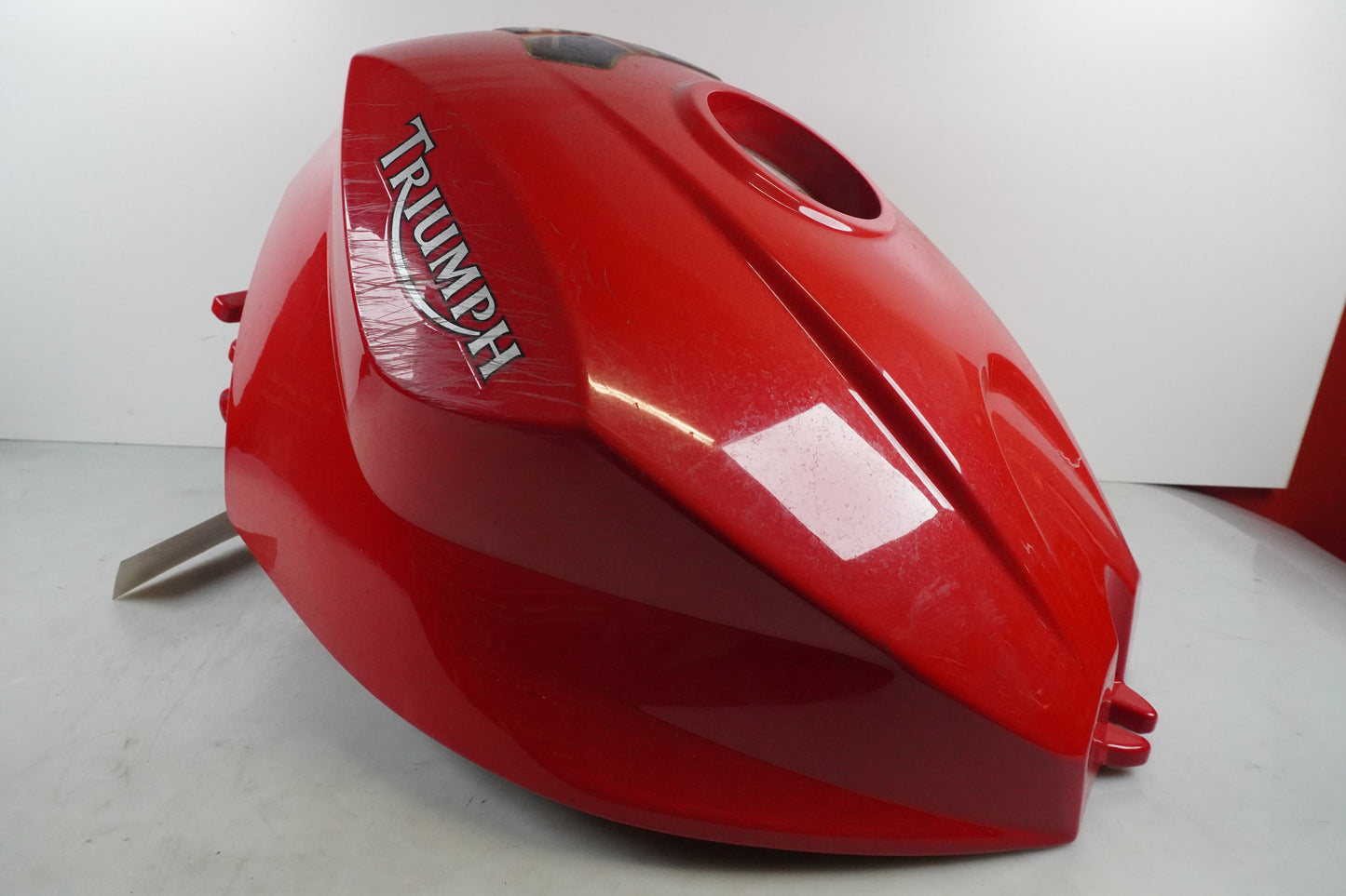 Baksidan på Bensintank från en Triumph Daytona 650 -2005 motorcykel.