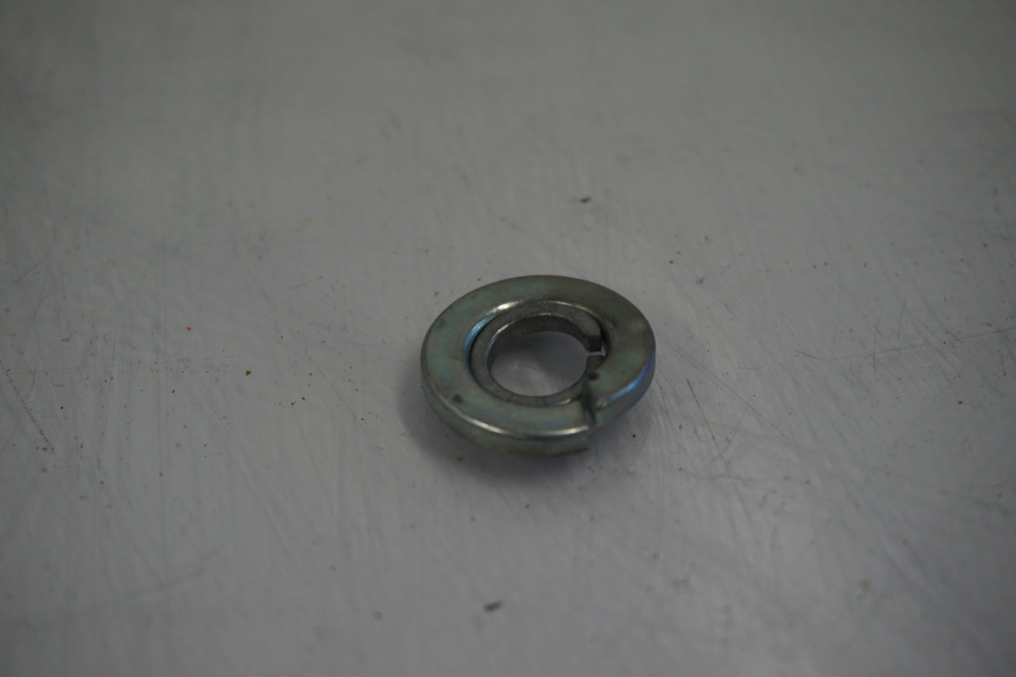 Extrabild2 på Blinkersfäste från en H-D Softail Custom FXSTC -2007 motorcykel.