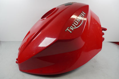 Vänster sida på Bensintank från en Triumph Daytona 650 -2005 motorcykel.