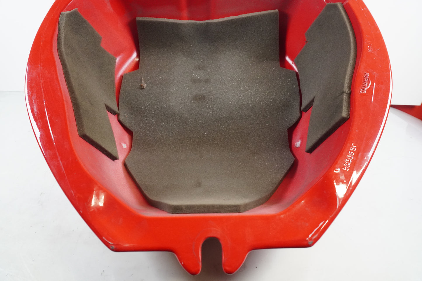 Extrabild3 på Bensintank från en Triumph Daytona 650 -2005 motorcykel.