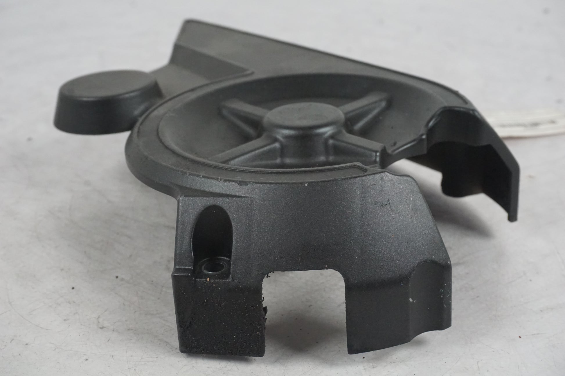 Vänster sida på Motorkåpa från en Yamaha MT-01 -2009 motorcykel.