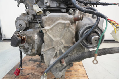 Vänster sida på Motor från en Honda ST 1100 -1990 motorcykel.