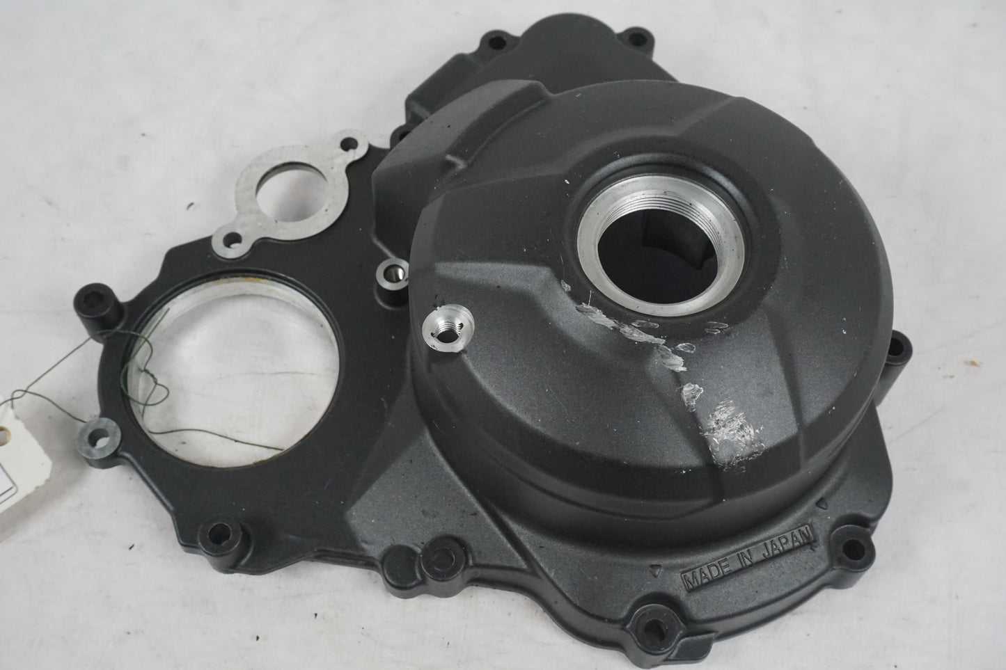 Framsidan på Generatorkåpa från en Yamaha MT-09 -2014 motorcykel.