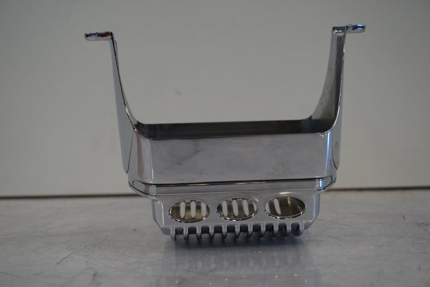 Snett nerifrån på Dekorkåpa från en H-D Street Glide FLHX -2011 motorcykel.