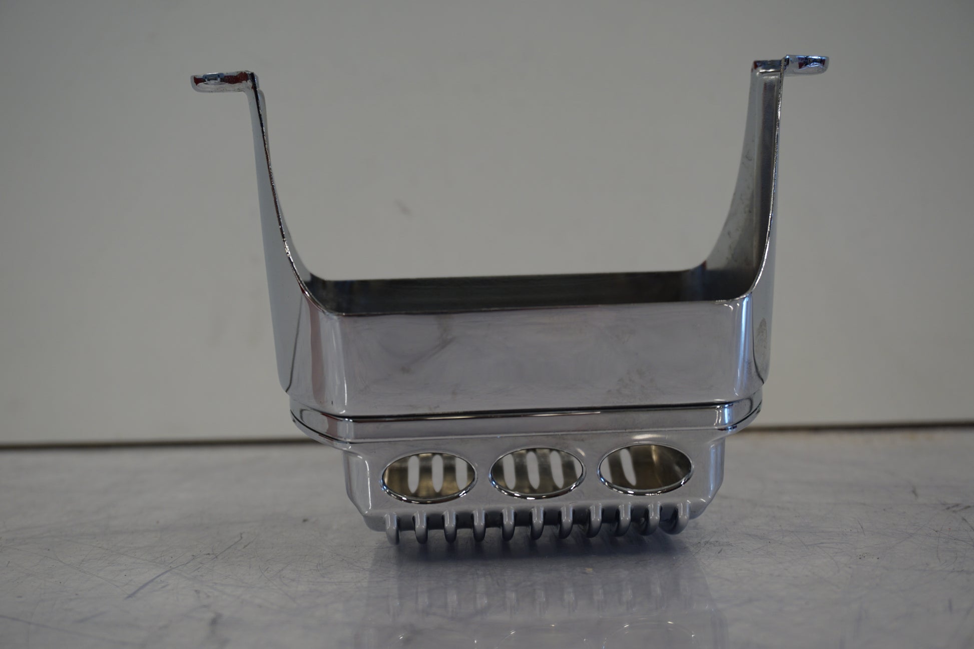 Snett nerifrån på Dekorkåpa från en H-D Street Glide FLHX -2011 motorcykel.