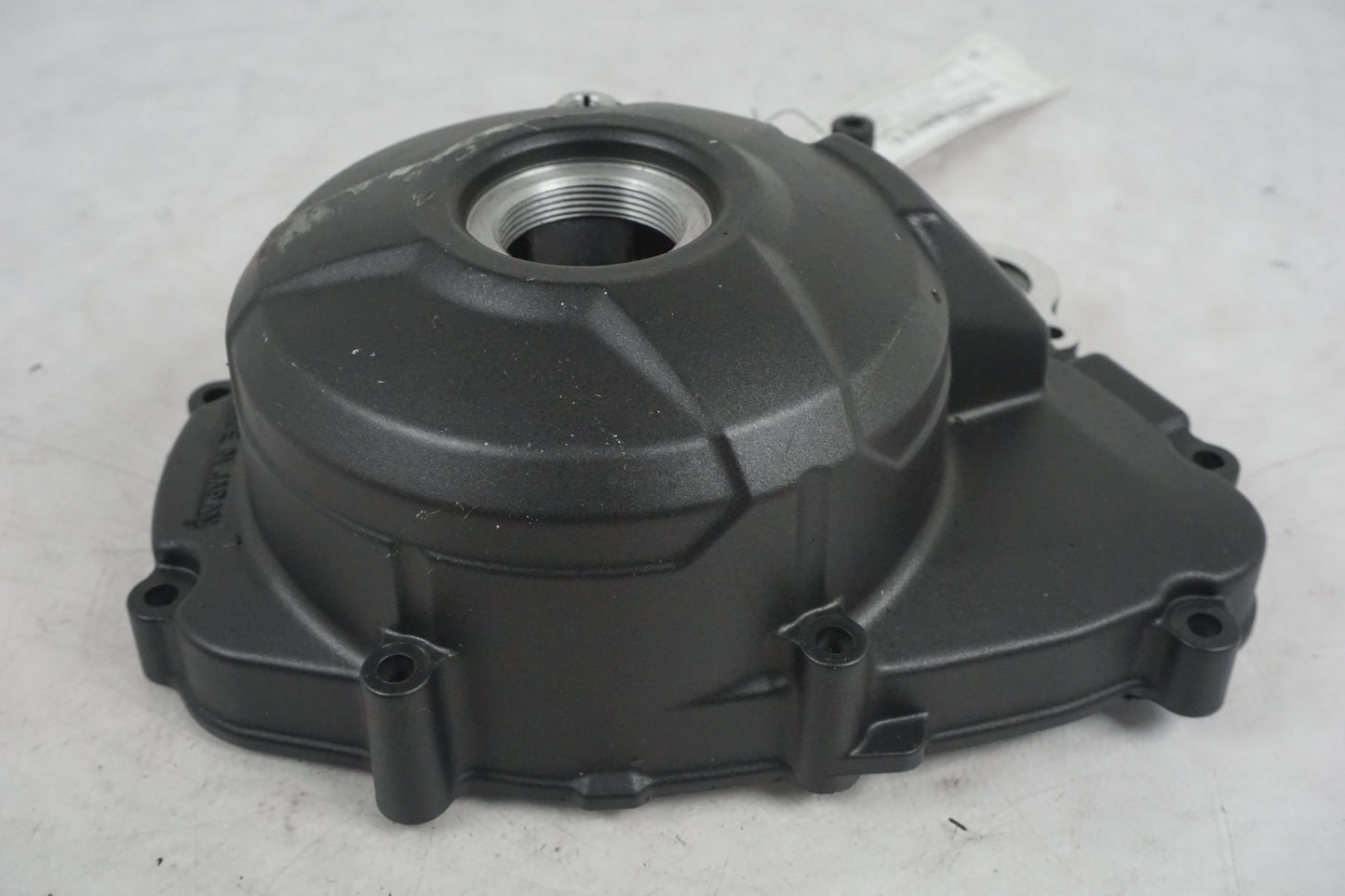 Vänster sida på Generatorkåpa från en Yamaha MT-09 -2014 motorcykel.