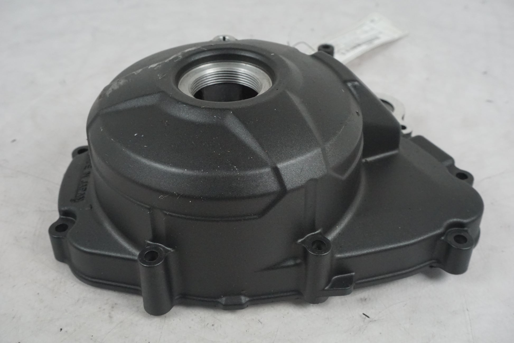 Vänster sida på Generatorkåpa från en Yamaha MT-09 -2014 motorcykel.