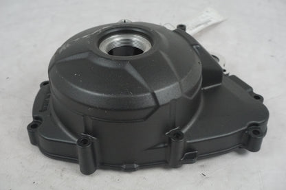 Vänster sida på Generatorkåpa från en Yamaha MT-09 -2014 motorcykel.