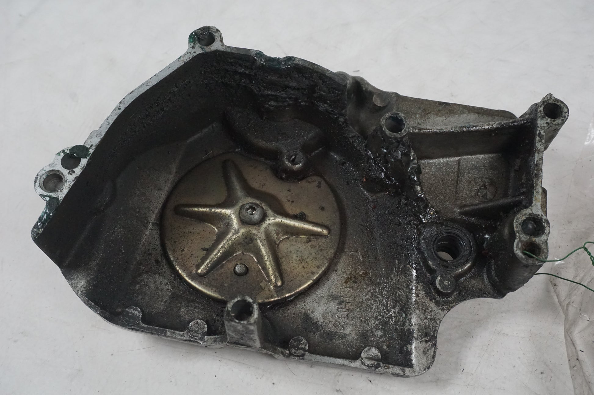 Snett uppifrån på Drevkåpa från en Yamaha YZF 750 R -1993 motorcykel.