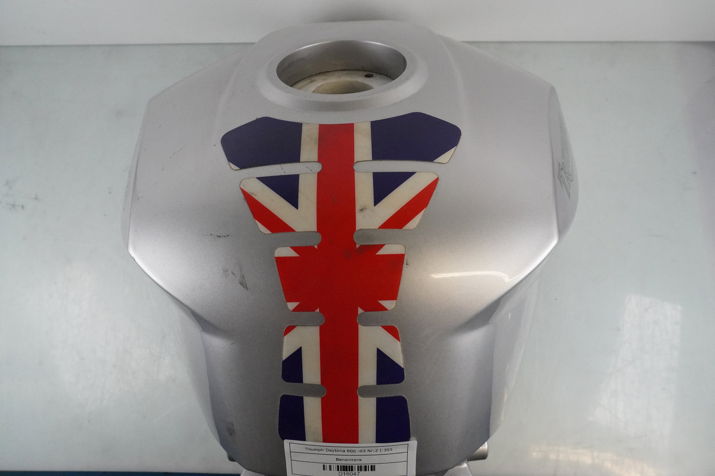 Extrabild4 på Bensintank från en Triumph Daytona 600 -2003 motorcykel.