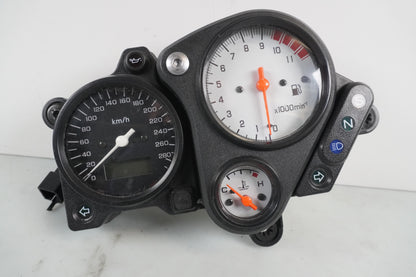 Framsidan på Instrumentpanel från en Honda VTR 1000 F -1999 motorcykel.