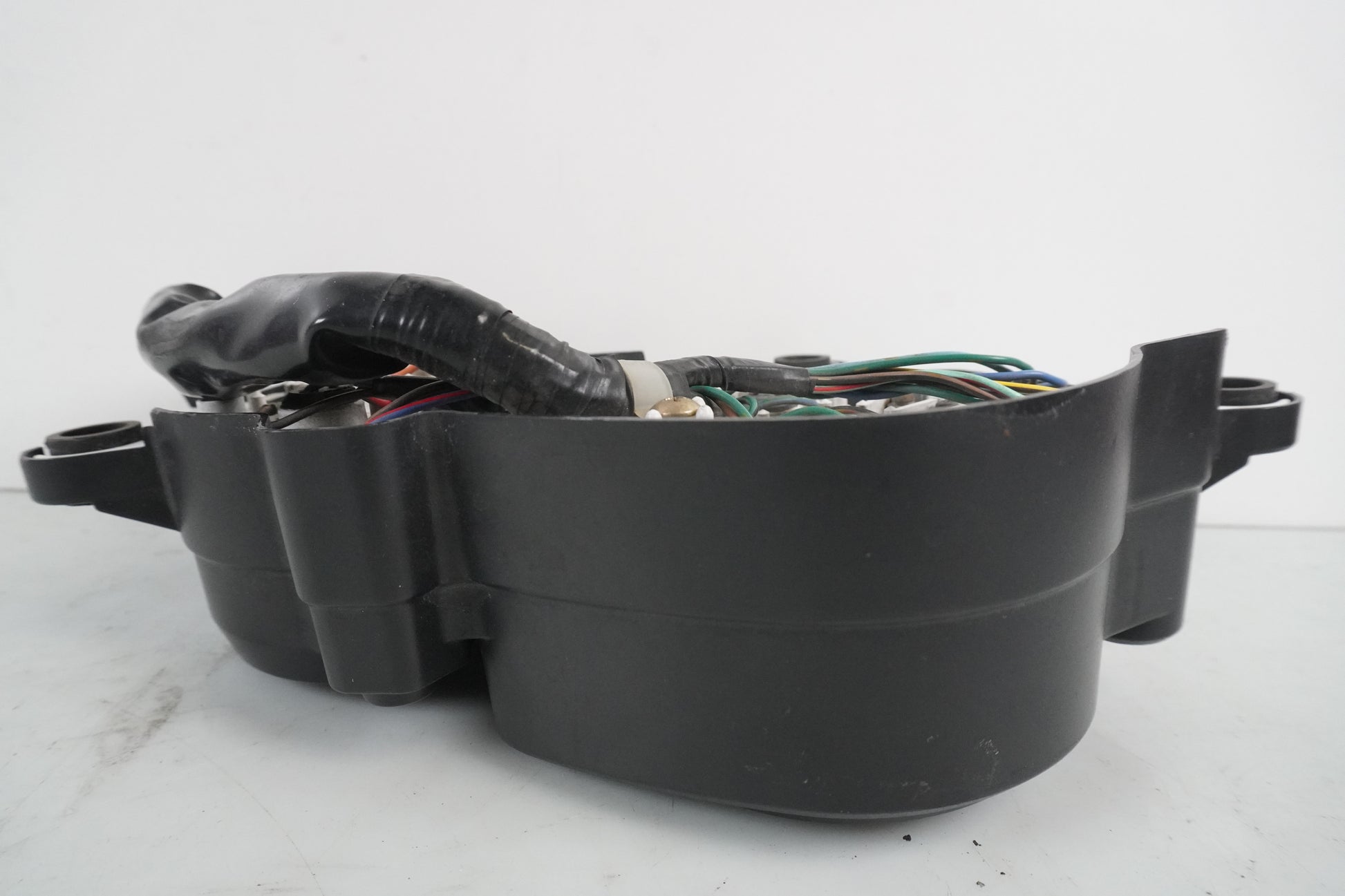 Baksidan på Instrumentpanel från en Honda VTR 1000 F -1999 motorcykel.