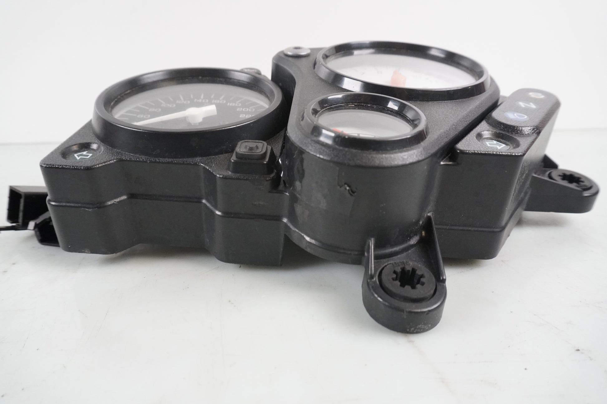 Snett uppifrån på Instrumentpanel från en Honda VTR 1000 F -1999 motorcykel.