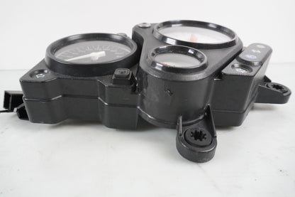 Snett uppifrån på Instrumentpanel från en Honda VTR 1000 F -1999 motorcykel.