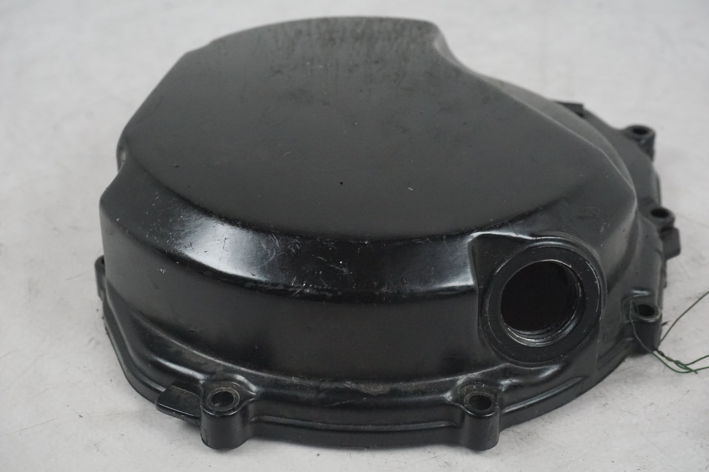 Snett nerifrån på Kopplingskåpa från en Yamaha FZ-S 600 -2001 motorcykel.