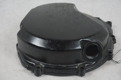 Snett nerifrån på Kopplingskåpa från en Yamaha FZ-S 600 -2001 motorcykel.