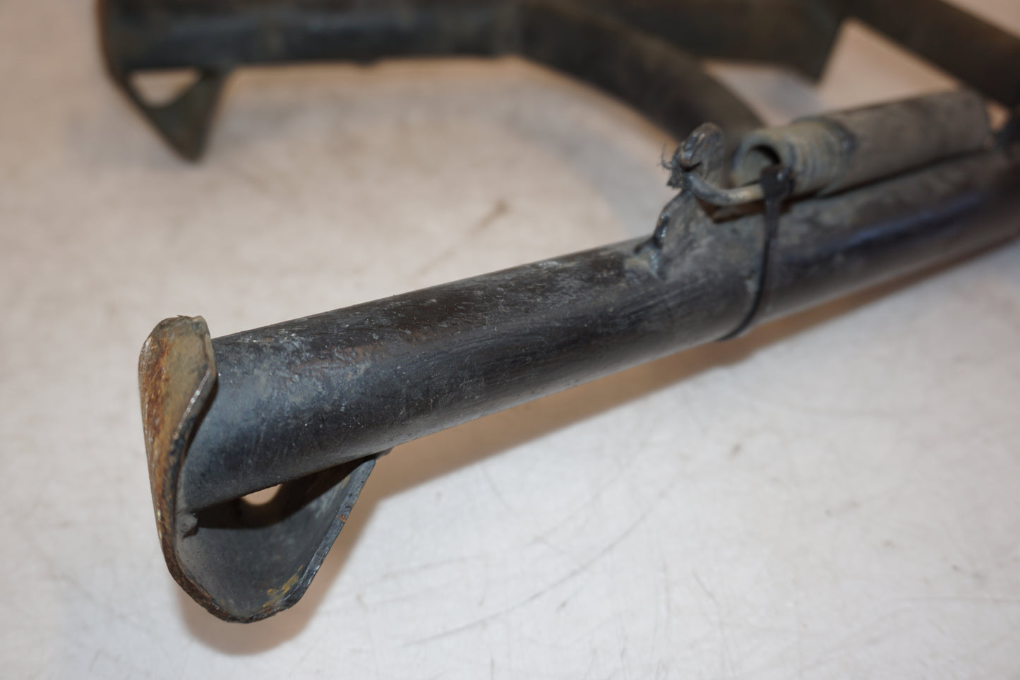 Höger sida på Centralstöd från en Honda VF 750 C -1983 motorcykel.