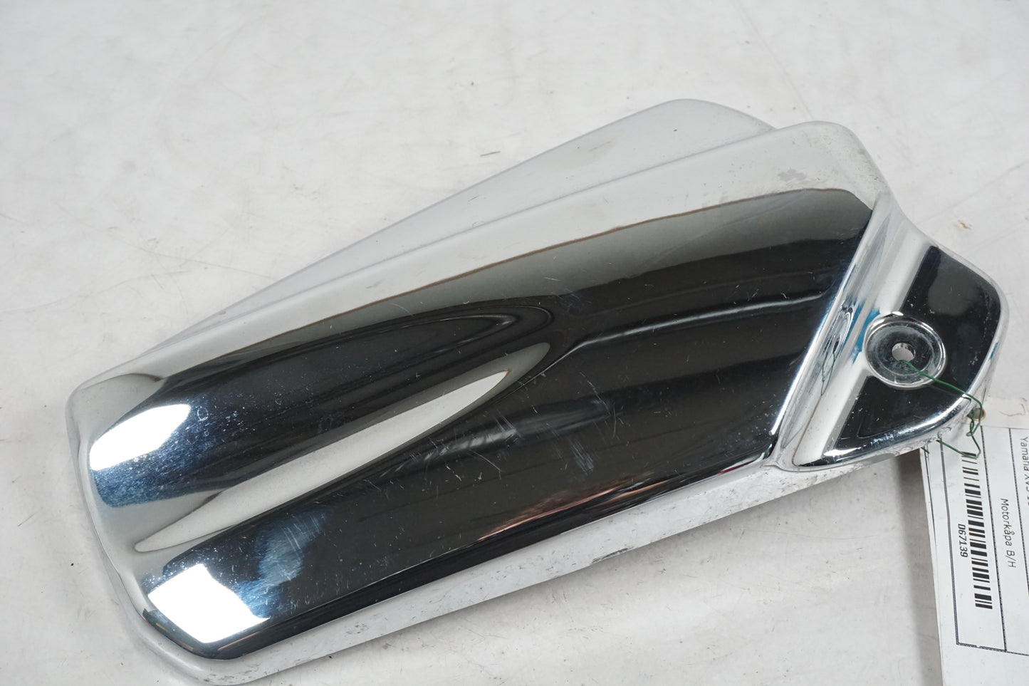 Framsidan på Motorkåpa från en Yamaha XVS 1100 -2001 motorcykel.