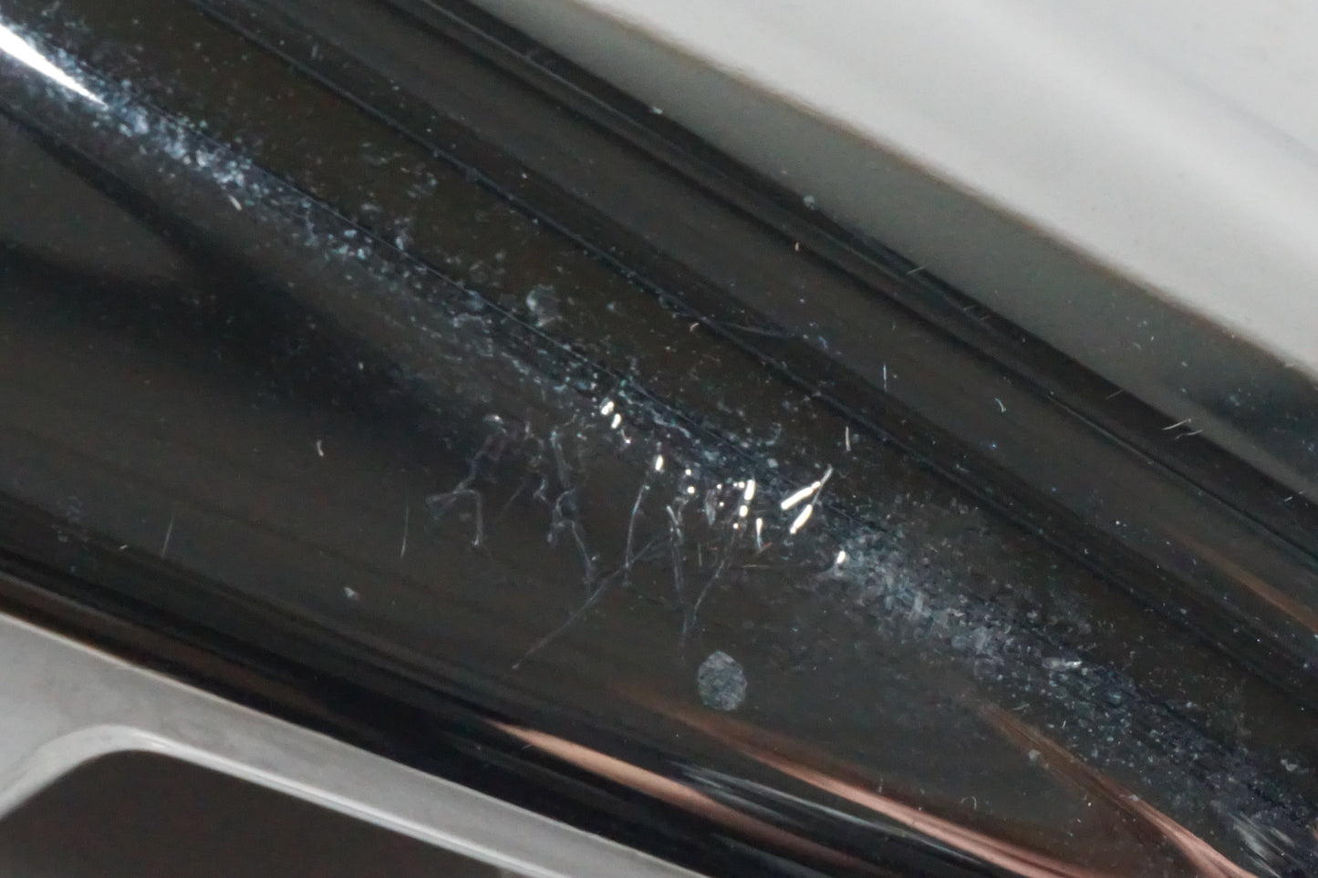 Höger sida på Motorkåpa från en Yamaha XVS 1100 -2001 motorcykel.