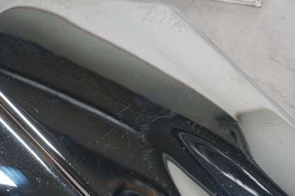 Vänster sida på Motorkåpa från en Yamaha XVS 1100 -2001 motorcykel.