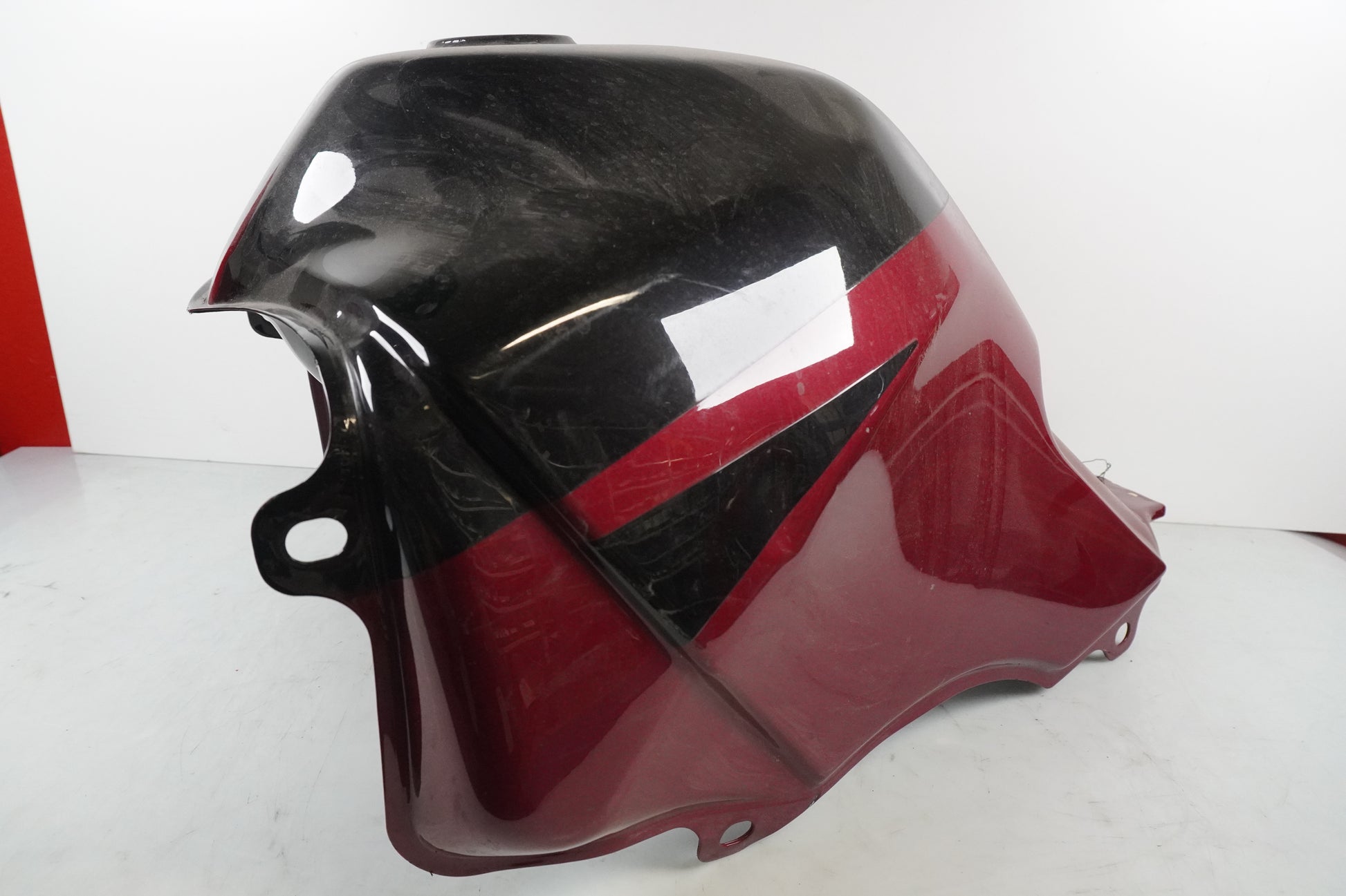 Snett uppifrån på Bensintank från en Honda XL 600 V -1999 motorcykel.