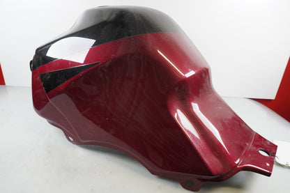 Snett nerifrån på Bensintank från en Honda XL 600 V -1999 motorcykel.