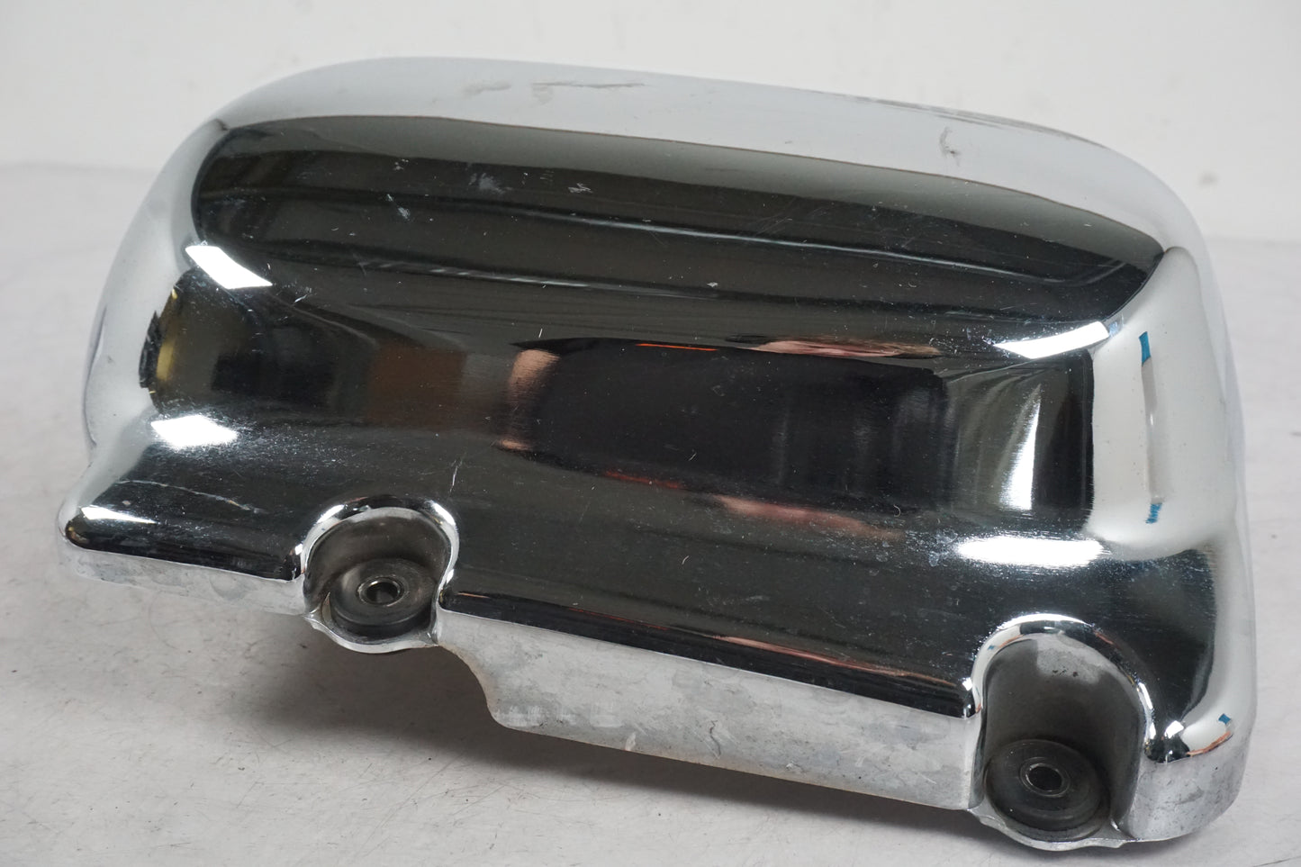 Vänster sida på Motorkåpa från en Yamaha XVS 650 -2002 motorcykel.