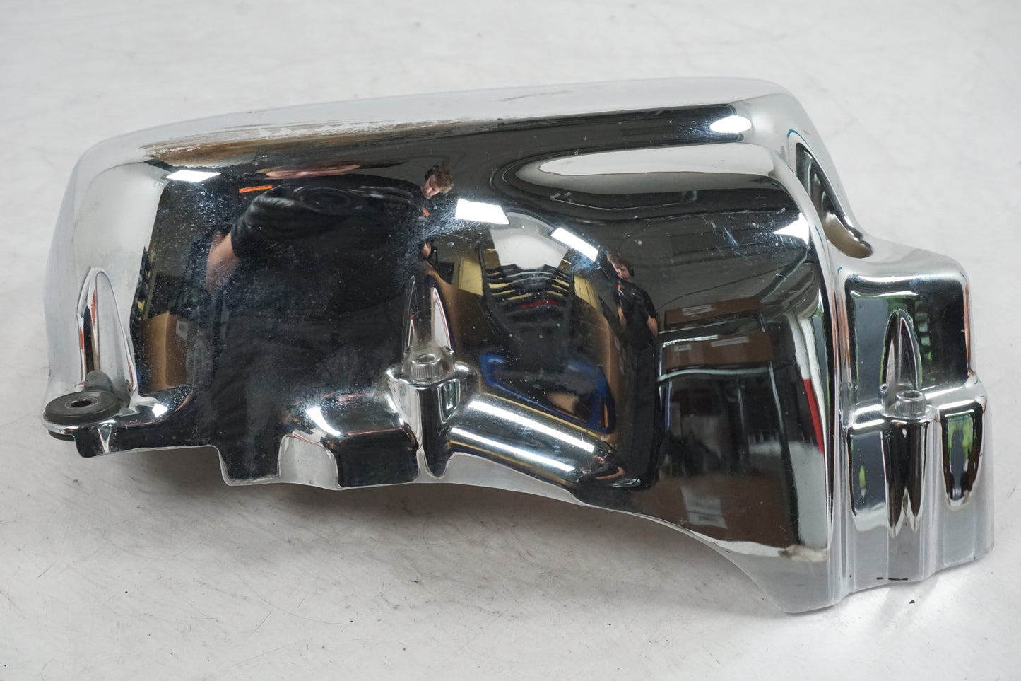 Snett uppifrån på Motorkåpa från en Yamaha XVS 650 -2002 motorcykel.