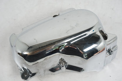 Snett nerifrån på Motorkåpa från en Yamaha XVS 650 -2002 motorcykel.